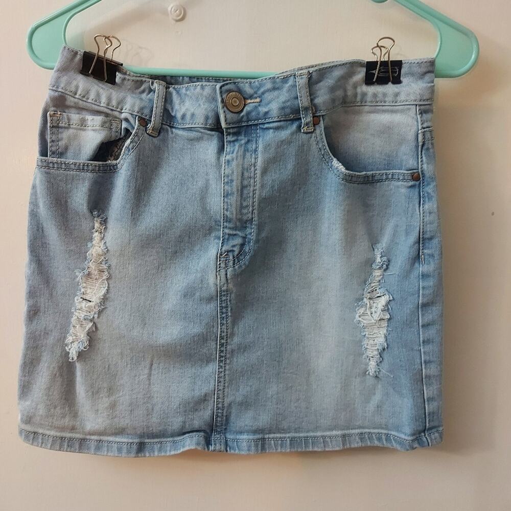 Forever 21 Bellavista Light Wash Distressed Denim Mini Skirt 27 Casual Festival